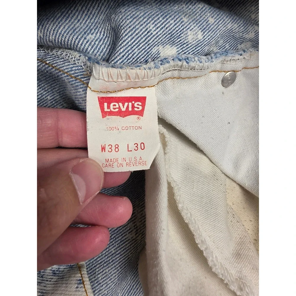 Levis has visible